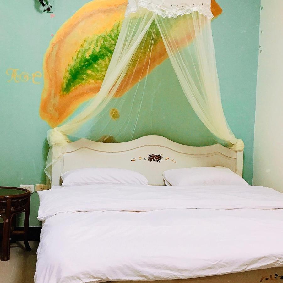 花園夜市易民宿 Tainan Extérieur photo